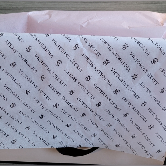 Victoria's Secret Medium Shopping Bag with 6 sheets of VS Tissue Paper 16"x12"x6 - Picture 9 of 16